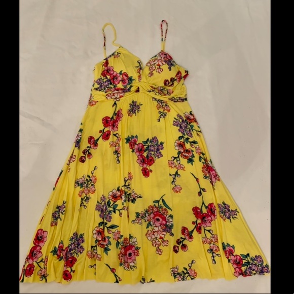 Dainty Boutique Dress💛 size M, worn 1x - Picture 1 of 5